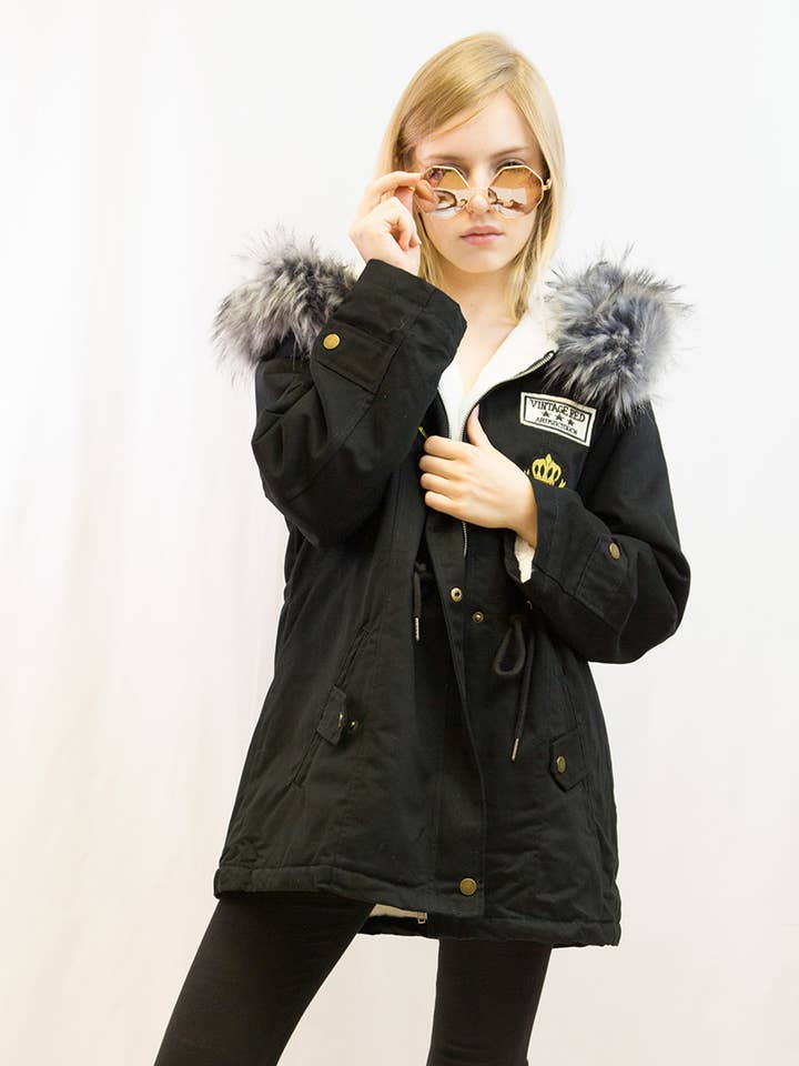 CY FASHION. LONDON – wholesale Parka - Dam – Parkajacka i amerikansk stil med huva i fuskpäls