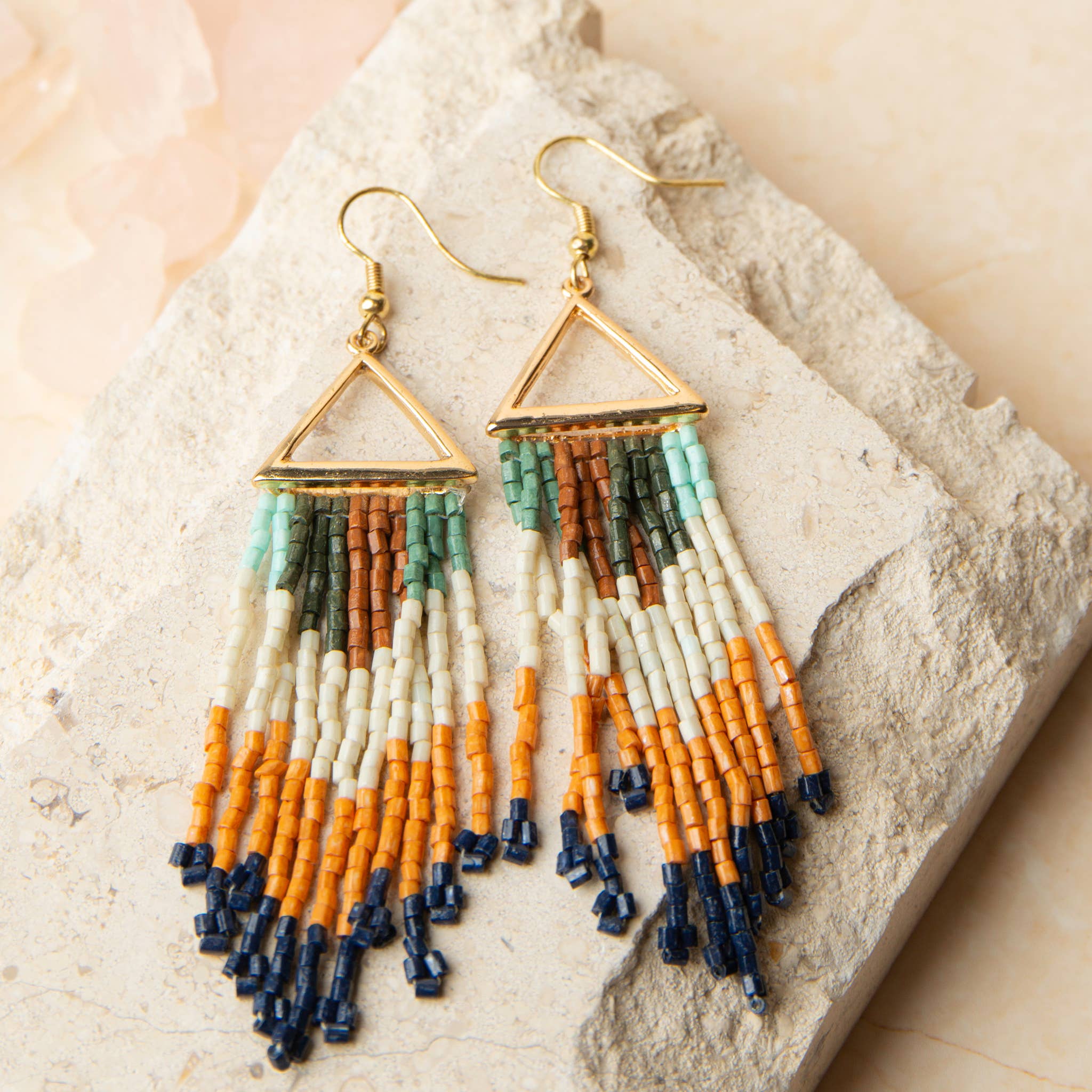 Howard's – wholesale Hängande örhängen – Pärlörhängen Irie Pärltriangelkrona6