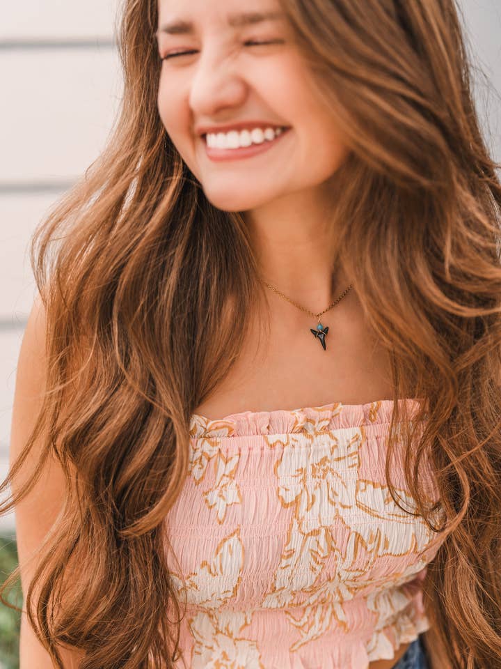 Magnólia | Colar com Dente de Tubarão Verdadeiro -- Sempre Augustine por atacado de Always Augustine