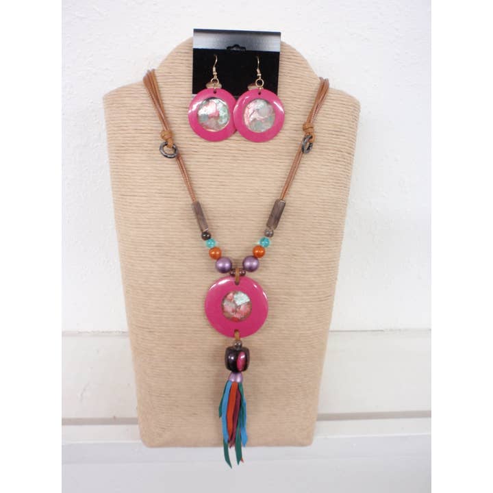 ENSEMBLE COLLIER 4 BRINS CORDON MARRON AVEC COQUILLAGES RONDES19041 pour la vente par International Duru's