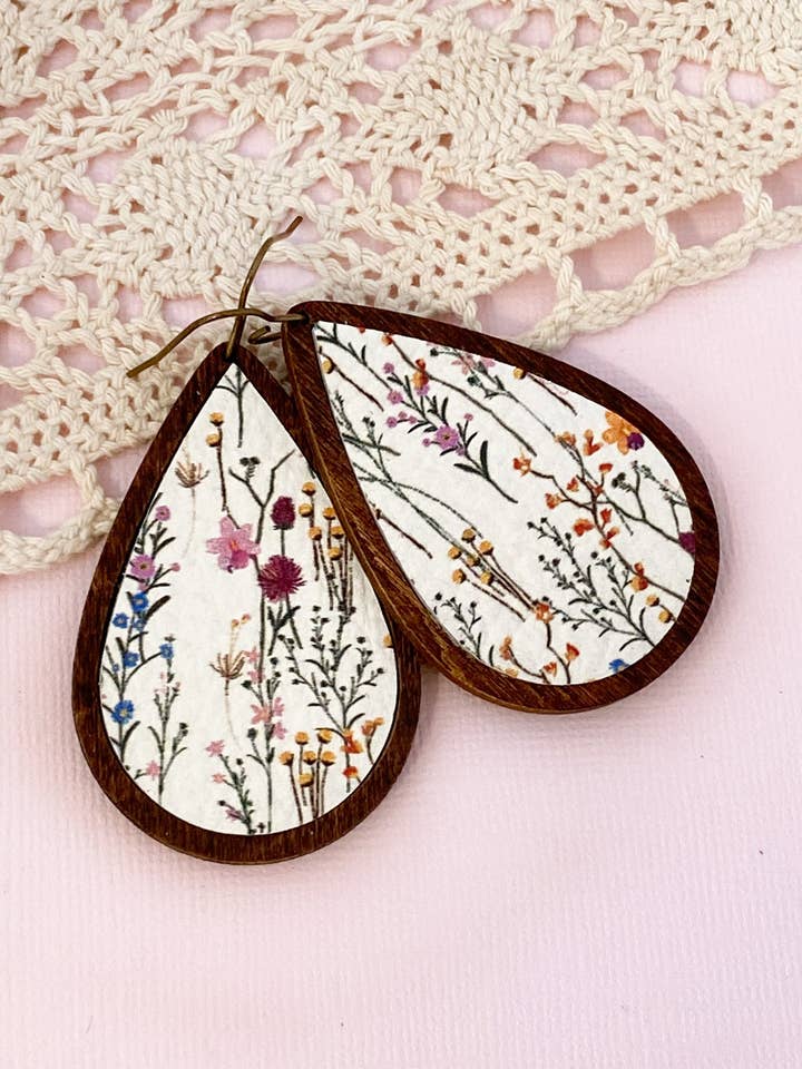 Lágrimas de flores silvestres e madeira por atacado de Anabelle+Oak