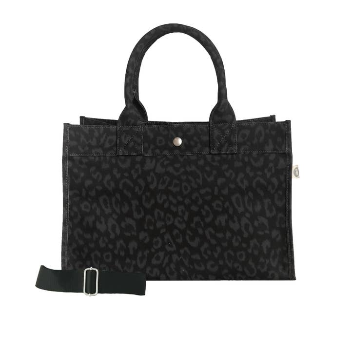 Sac à bandoulière Leopard Midi East West noir pour la vente par Quilted Koala