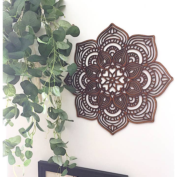 Grote eikenhouten mandala-wanddecoratie voor wholesale door Shufflewoods Ltd