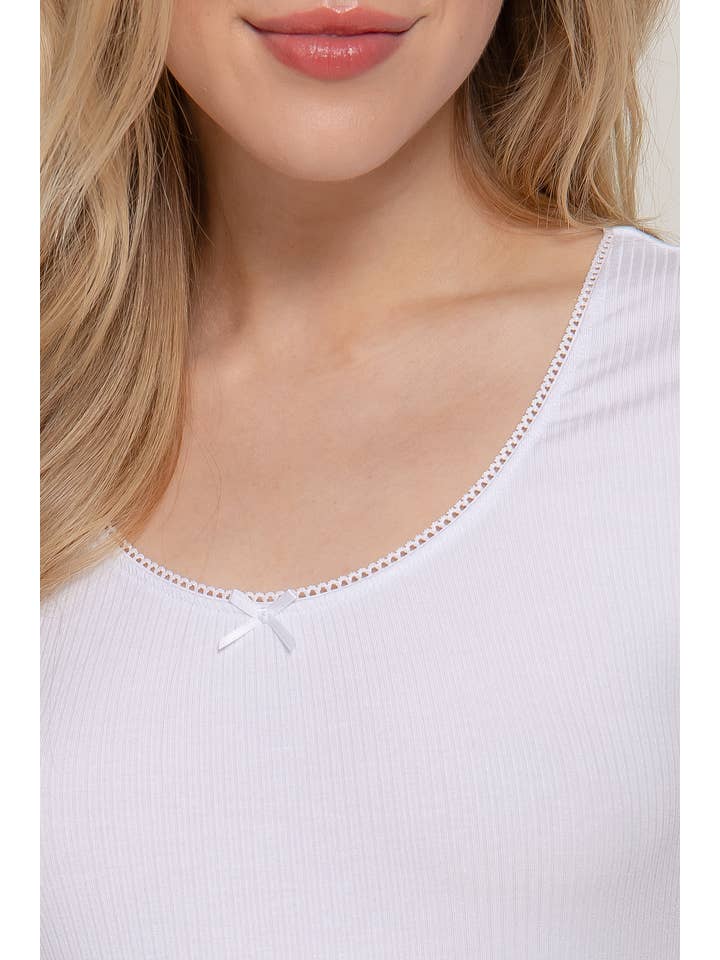 Active Basic | Active USA – wholesale Stickad topp - Dam – Kortärmad topp med rund halsringning, spets och satinrosett i ribbstickat tyg33