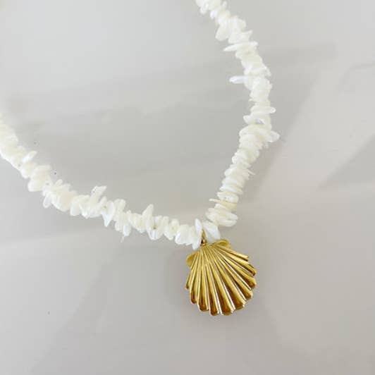 Liviana Lisbon - Wholesale Pendant/Charm Necklace - Collier blanc coquillage2