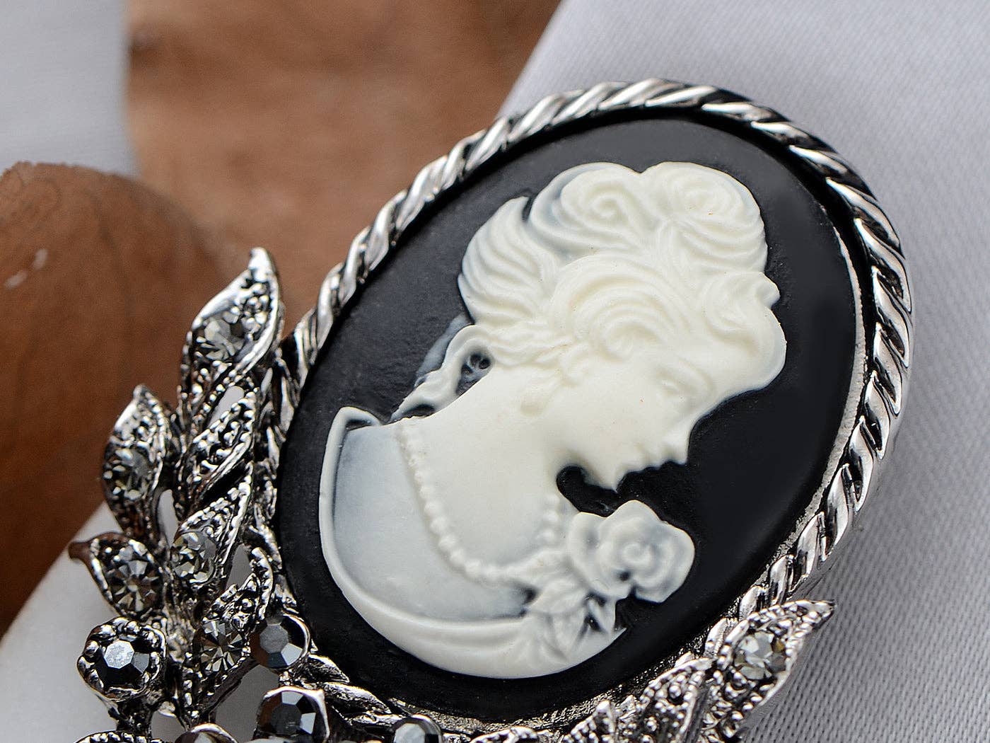 AK Brand - Wholesale Brooch - Vintage Victorian Cameo Brooch Maiden Flower Ribbon Bow19