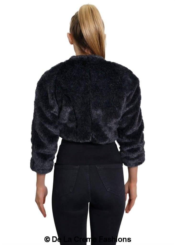 De La Creme Fashions – wholesale Jacka - Dam – Dam Bolero Shrug i Öppen Fuskpäls, Kort Jacka9