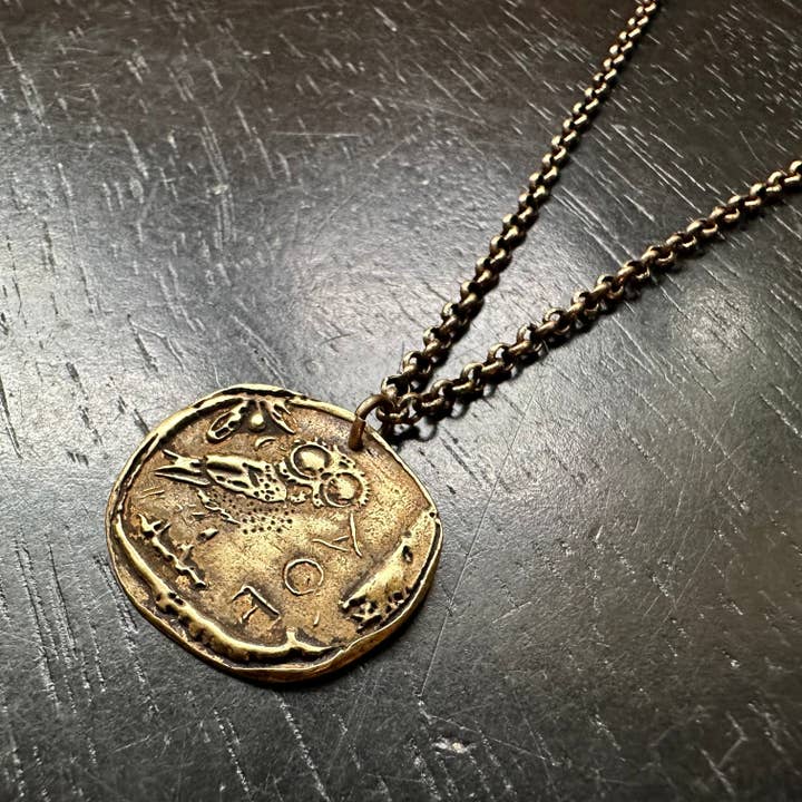 Colar Moeda de Coruja de Atena em Latão por atacado de Jennifer Kahn Jewelry