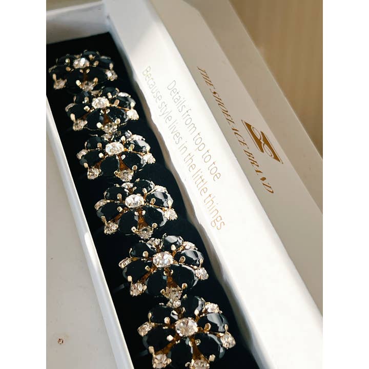 The Shoelace Brand - Wholesale Lapel Pin/Button - Maja – Black Sparkling Flower Button Charm Gold (6 pcs)
2