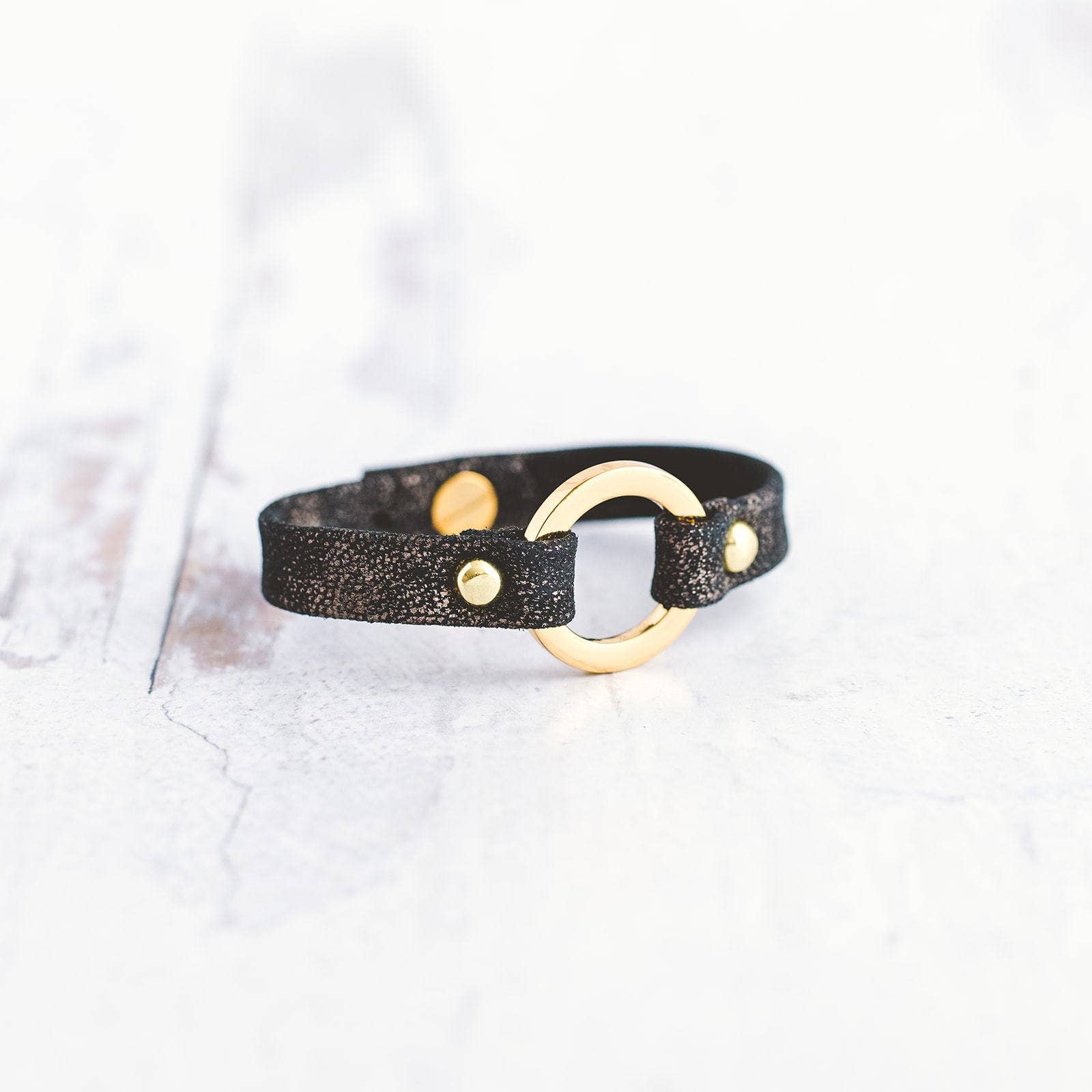 Giving Bracelets - Vente Bracelet jonc - Bracelet en cuir One Love - Doré7