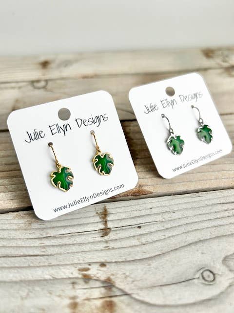 Orecchini Monstera in Vetro Colorato - Argento o Oro per la vendita all'ingrosso da parte di Julie Ellyn Designs