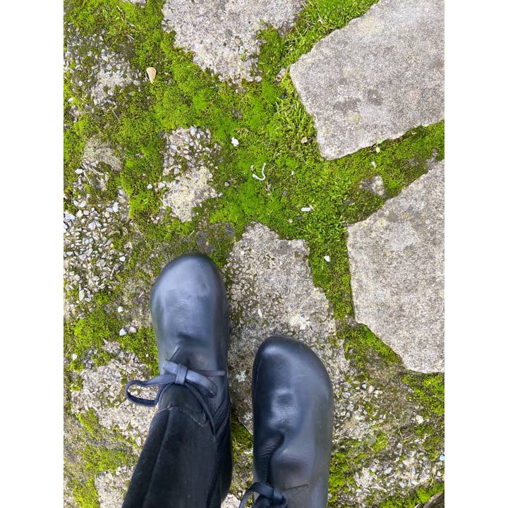 Quake - Schwarz - Breite Wade - Größen 37 & 38 übrig! für den Großhandel von Chanii B