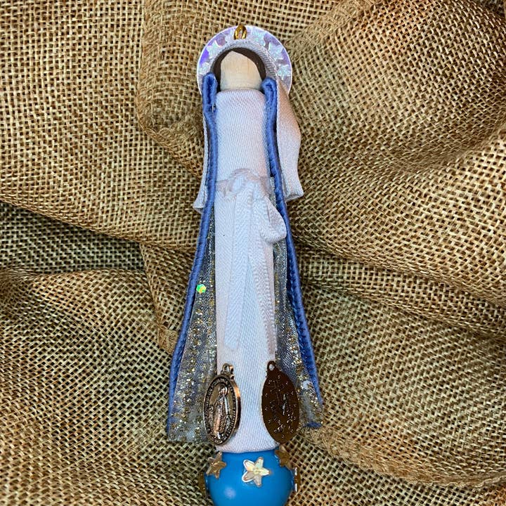 Our Saint Family – Engroshandel Pynt – Vor Frue af den mirakuløse medalje Trædukkeornament3