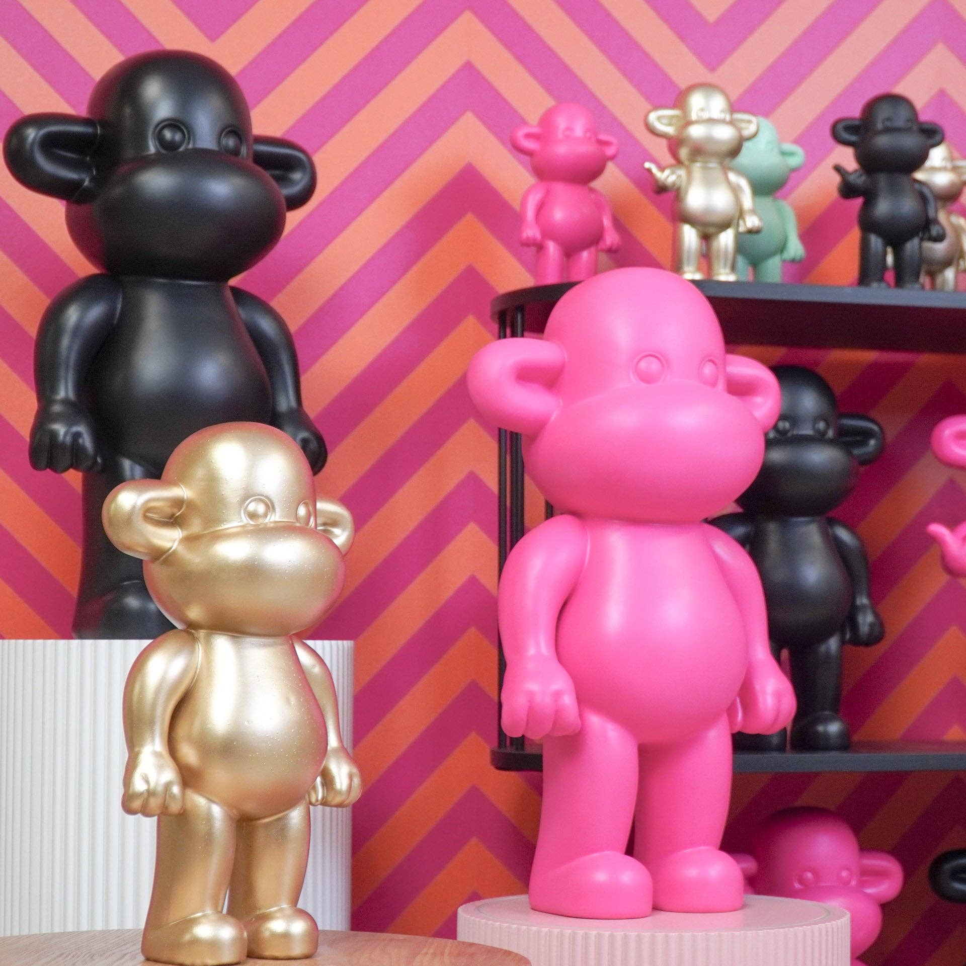 Housevitamin bv - Wholesale Decoratief beeldje - Ornament - Apenbeeldje 'The Legend' - Polyresin - Goud - 20,5x13,5x35cm8