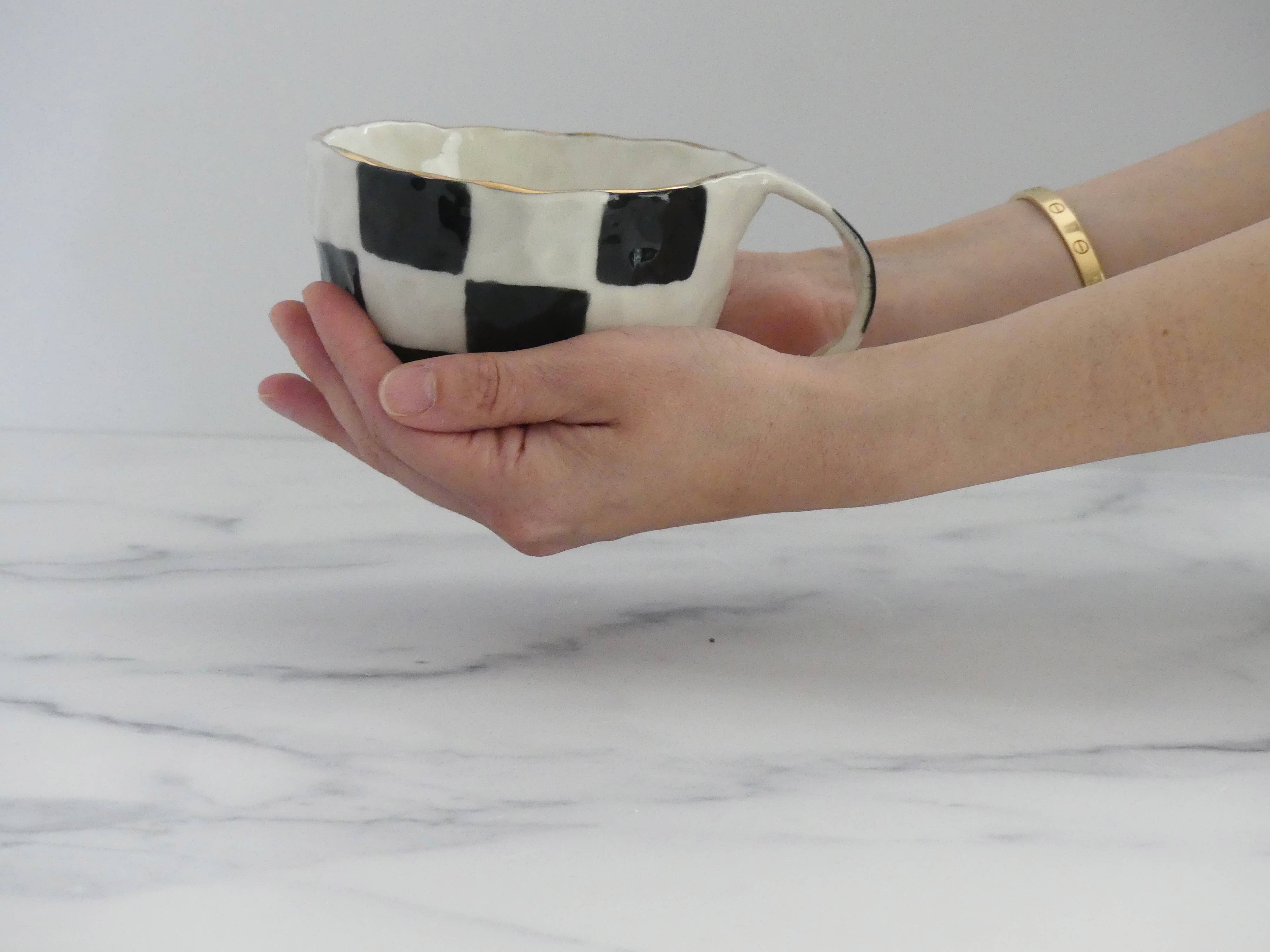 Design by Pouneh - Vente Tasse à café - Tasses pincées artisanales à damier 10 oz avec lustre doré 24 carats6