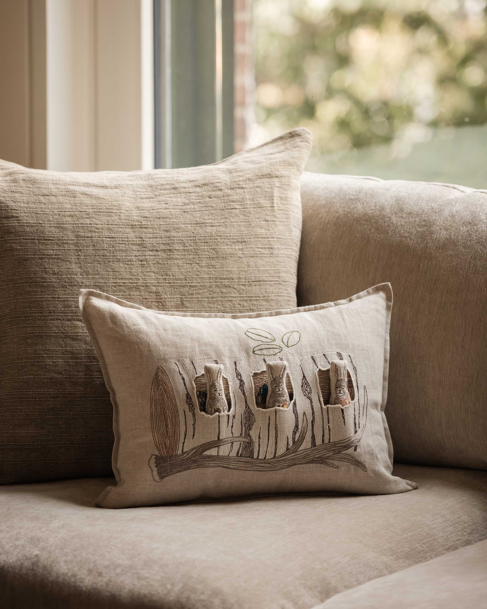 Coral & Tusk - Vendita all'ingrosso Cuscini decorativi - Cuscino tascabile Aspen Log Bunnies5