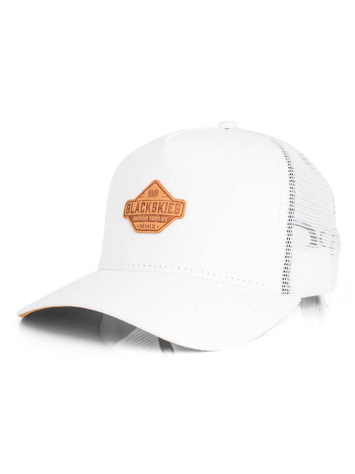 Essentials Trucker Cap Hvid-Hvid-Brun for engroshandel hos Blackskies