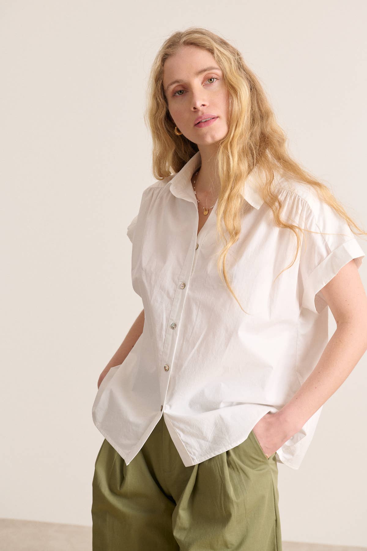 Branco Camisa de mangas curtas - LEVAIN para venda a revendedores na Faire3