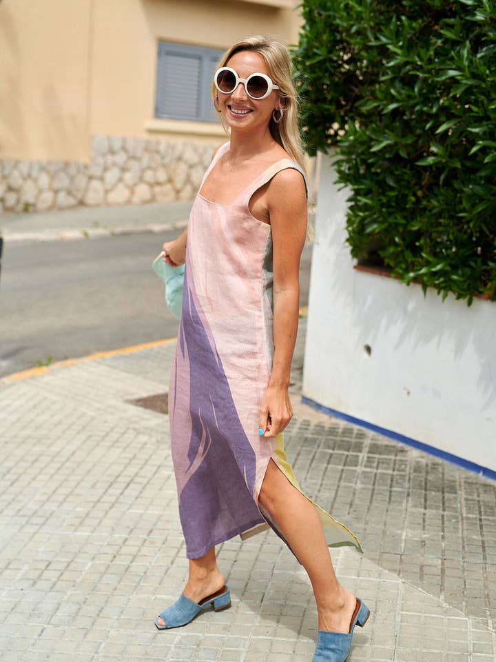 Lavanda linneklänning i midilängd för wholesale av Gina Cusachs