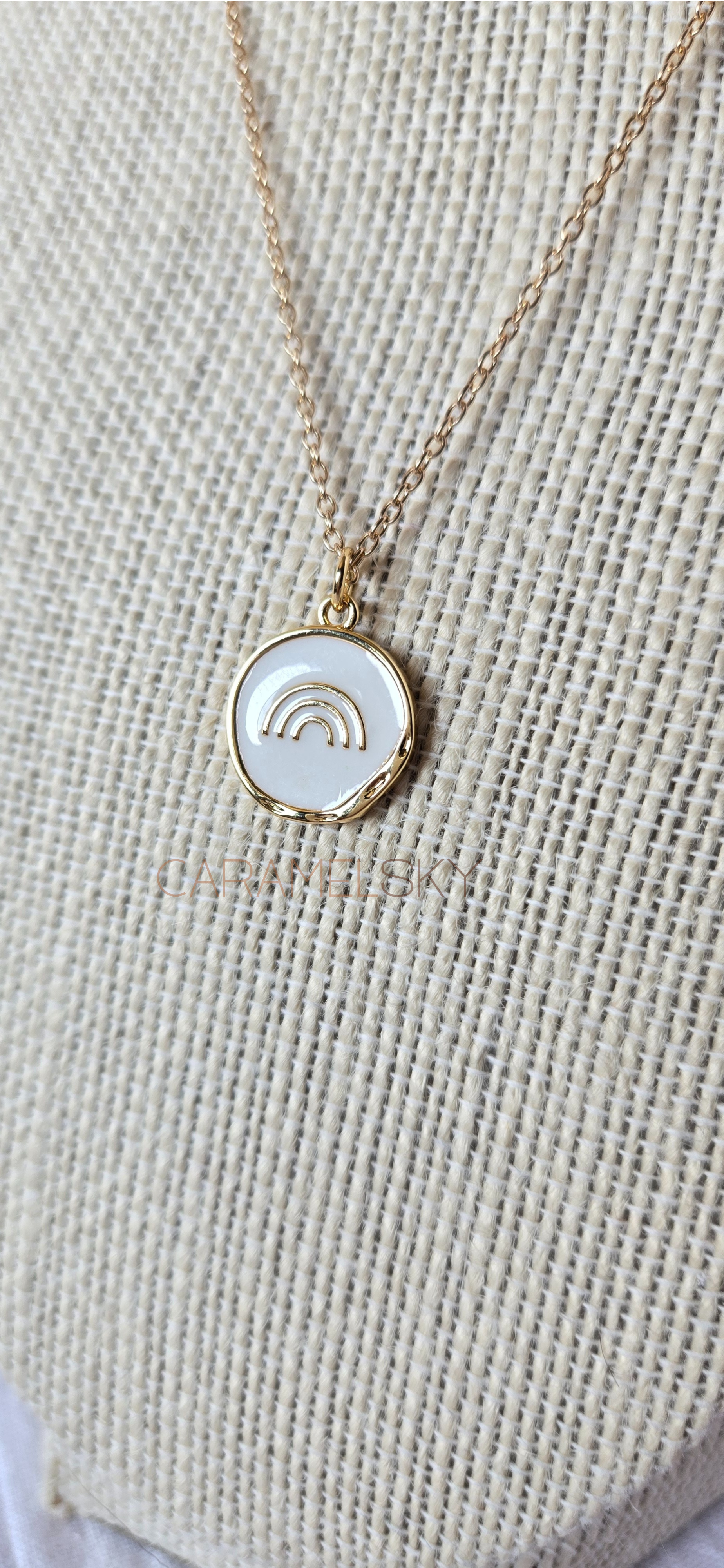 Caramel Sky - Vente Colliers à pendentif - Collier Pendentif Arc-en-ciel Plaqué Or 18K, Bijoux Chrétiens4