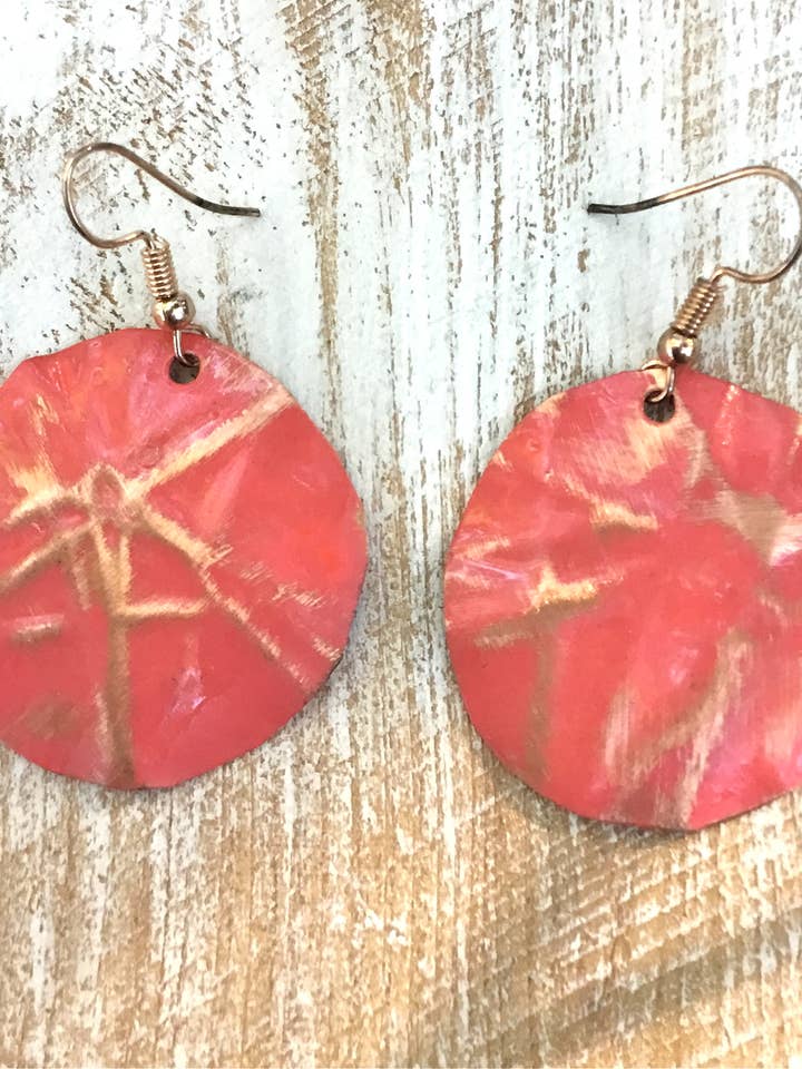 Boucles d'oreilles rondes en PP corail pour la vente par Inspire Me Artworks