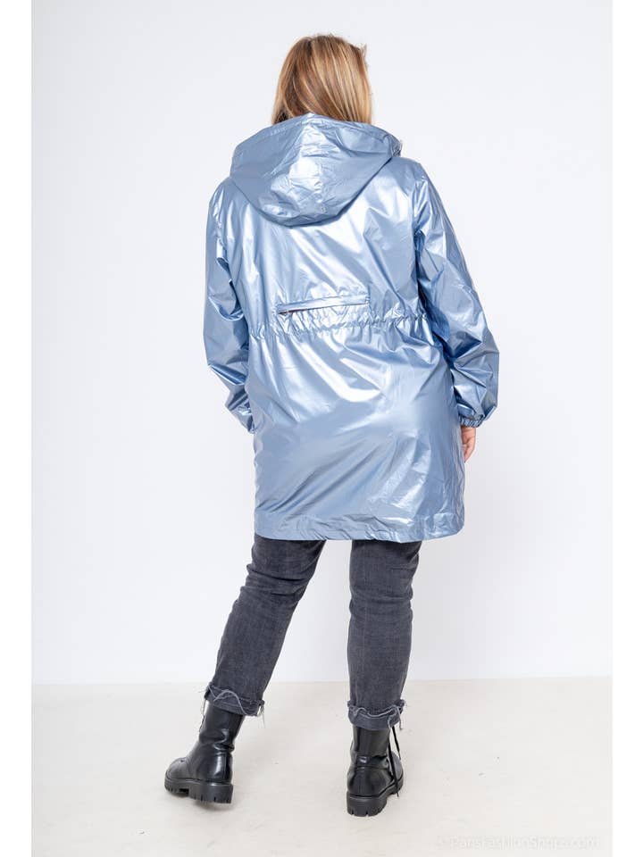 Attrait Paris - Venta al por mayor Cortavientos - Mujer - Cortavientos largo metálico con capucha y cremallera de colores Tallas grandes8