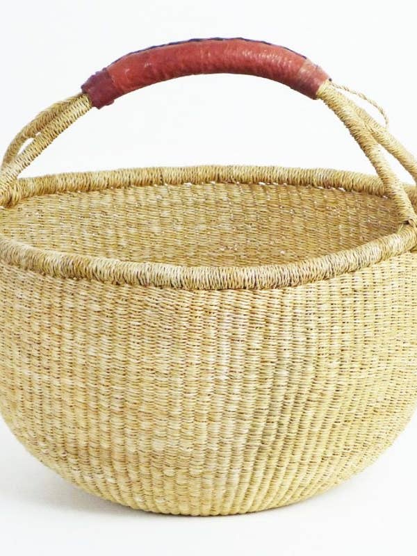 Panier de marché africain moyen Bolga Ghana sans teinture 11"-13" pour la vente par The African Home Goods