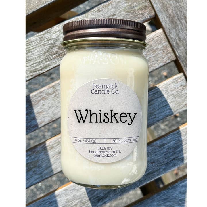 Bougie de soja WHISKY dans un pot Mason, cadeau unique pour la vente par Beanwick Candle Co.