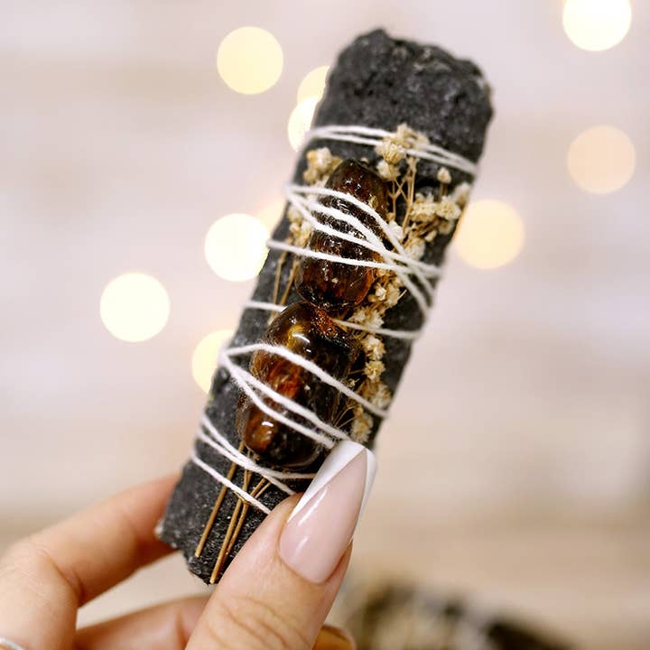 Ethike.eu - Wholesale Sage Bundle - Salvia Blanca, Copal Negro y Recubrimiento de Ámbar - 10cm Purificante