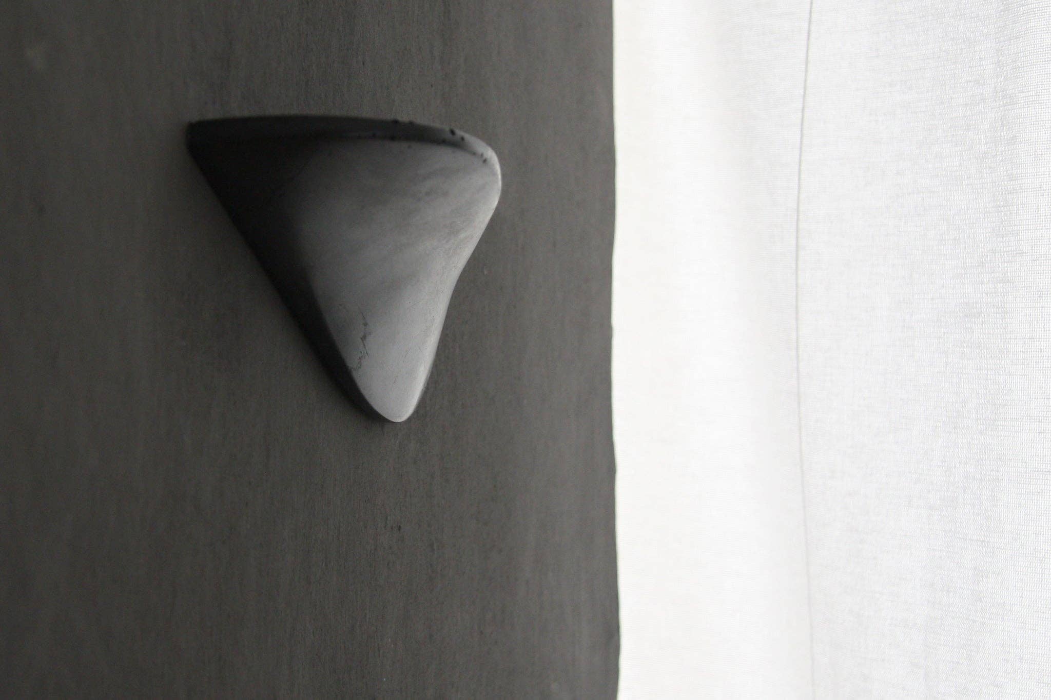 Formpoet - Wholesale Wall Mounted Shelf - Concrete wall shelf small - black4