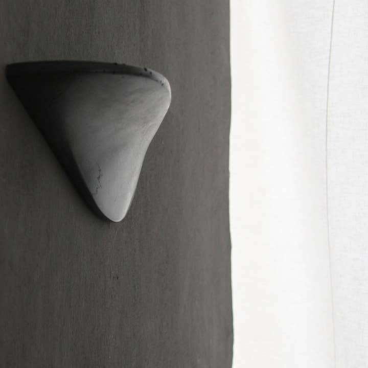 Formpoet - Wholesale Wall Mounted Shelf - Concrete wall shelf small - black4