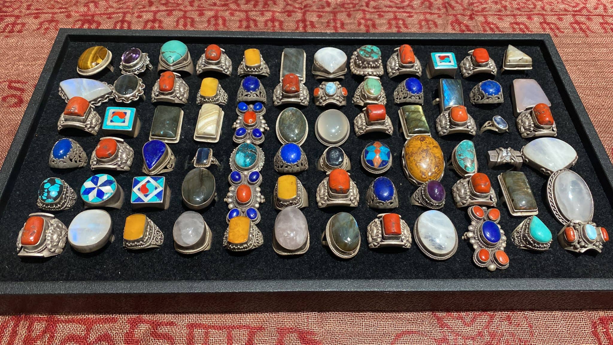 Katmandu Trading Co. – Großhandel Cocktail-/Statement-Ring – Ring aus Sterlingsilber mit verschiedenen Halbedelsteinen (XXL)1