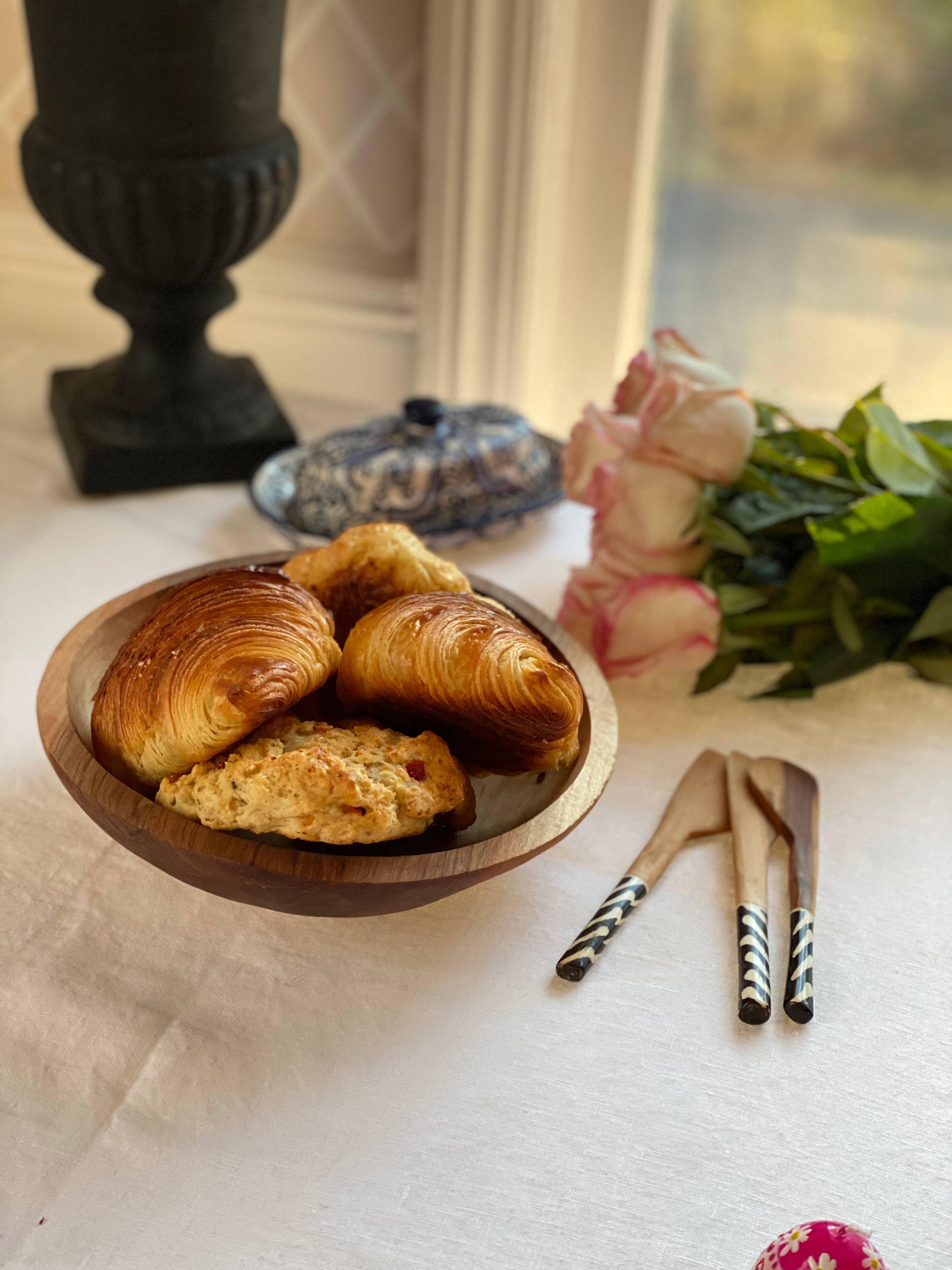 Global Crafts – wholesale Serving utensil – Olive Wood & Bone Appetizer Spreaders, Set of 31