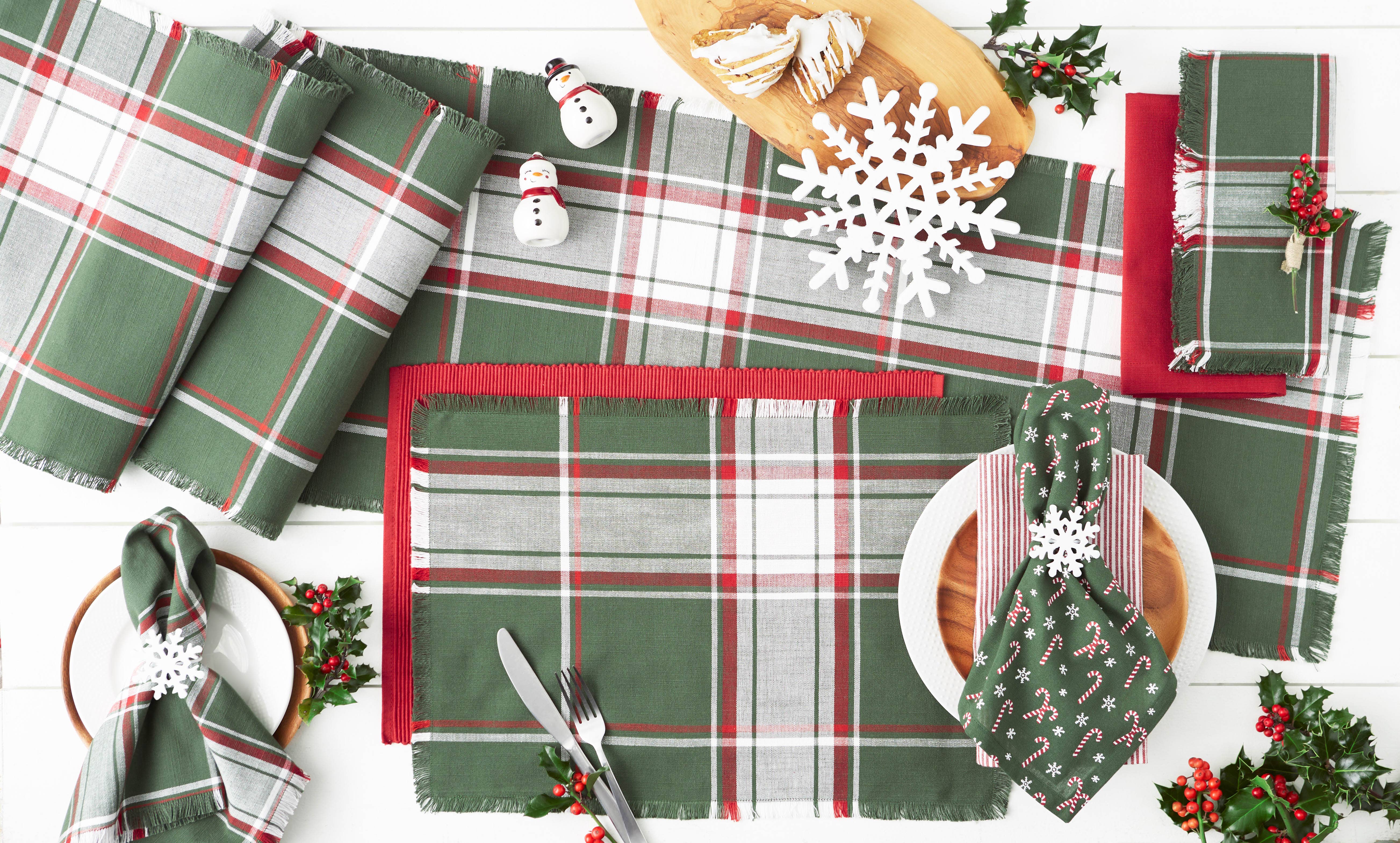 Design Imports - Wholesale Dinner & Cloth Napkin - Deck The Halls Plaid Napkin3