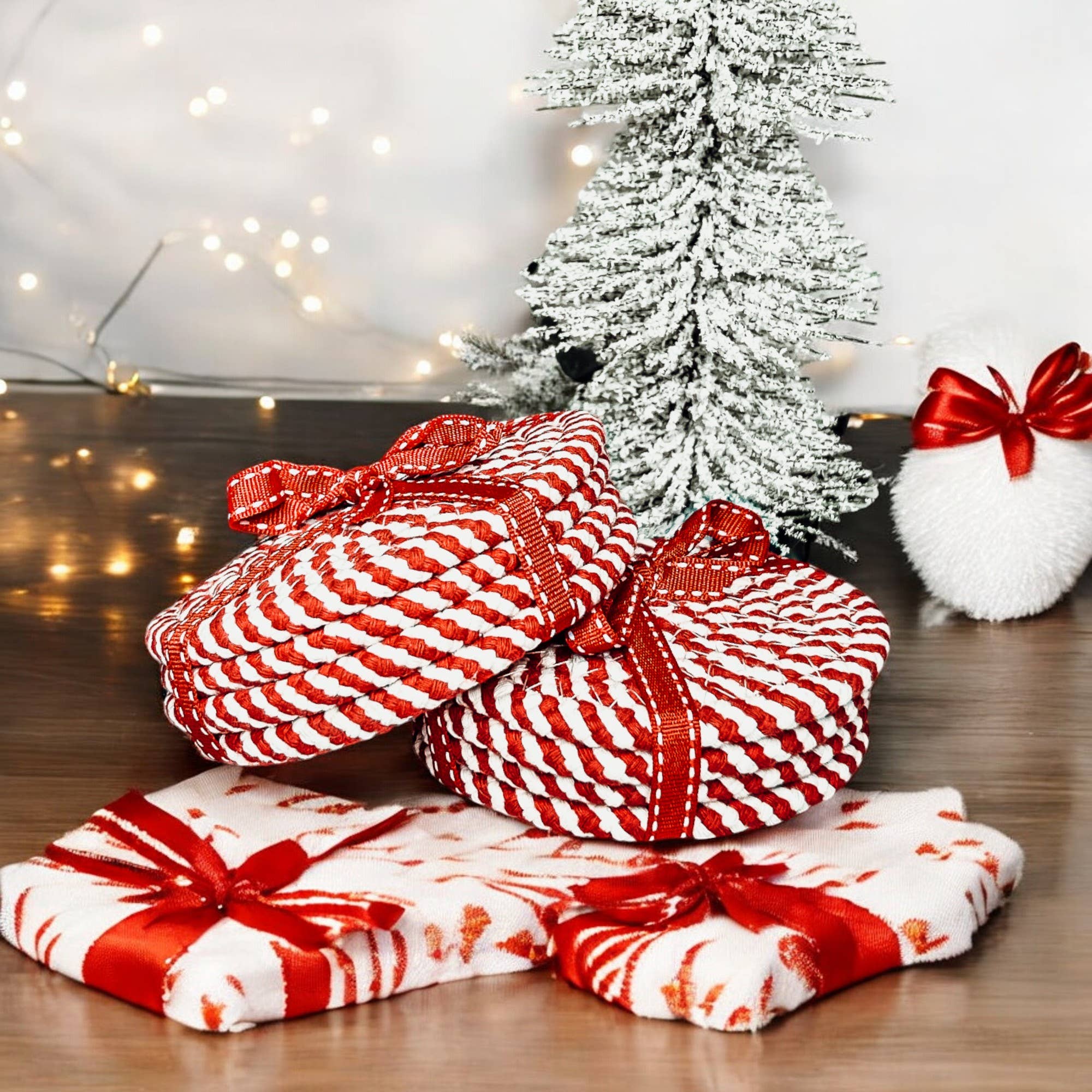 Gia Roma - Wholesale Christmas Decoration - Holiday Fabric Coasters, Red White Christmas Coaster Set27