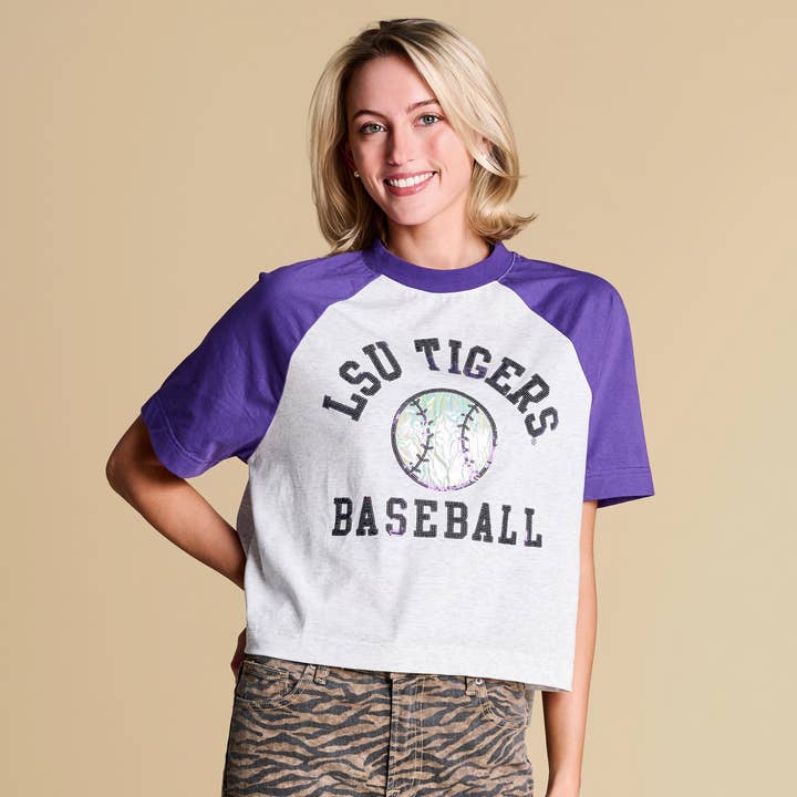 Dugout Sequin T-shirt | LSU för wholesale av Stewart Simmons
