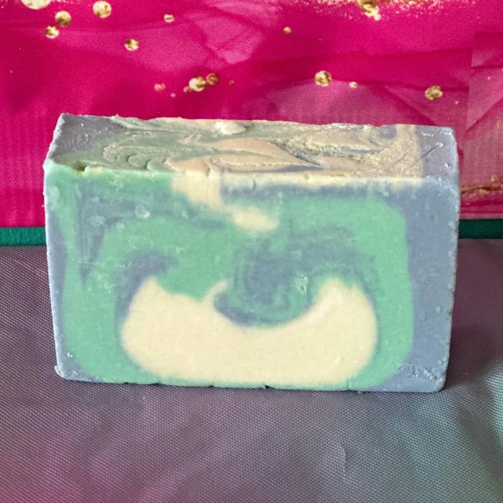 Sabonete em Barra Fluffy Clouds 40z por atacado de Squeaky Clean Luxurious Soaps