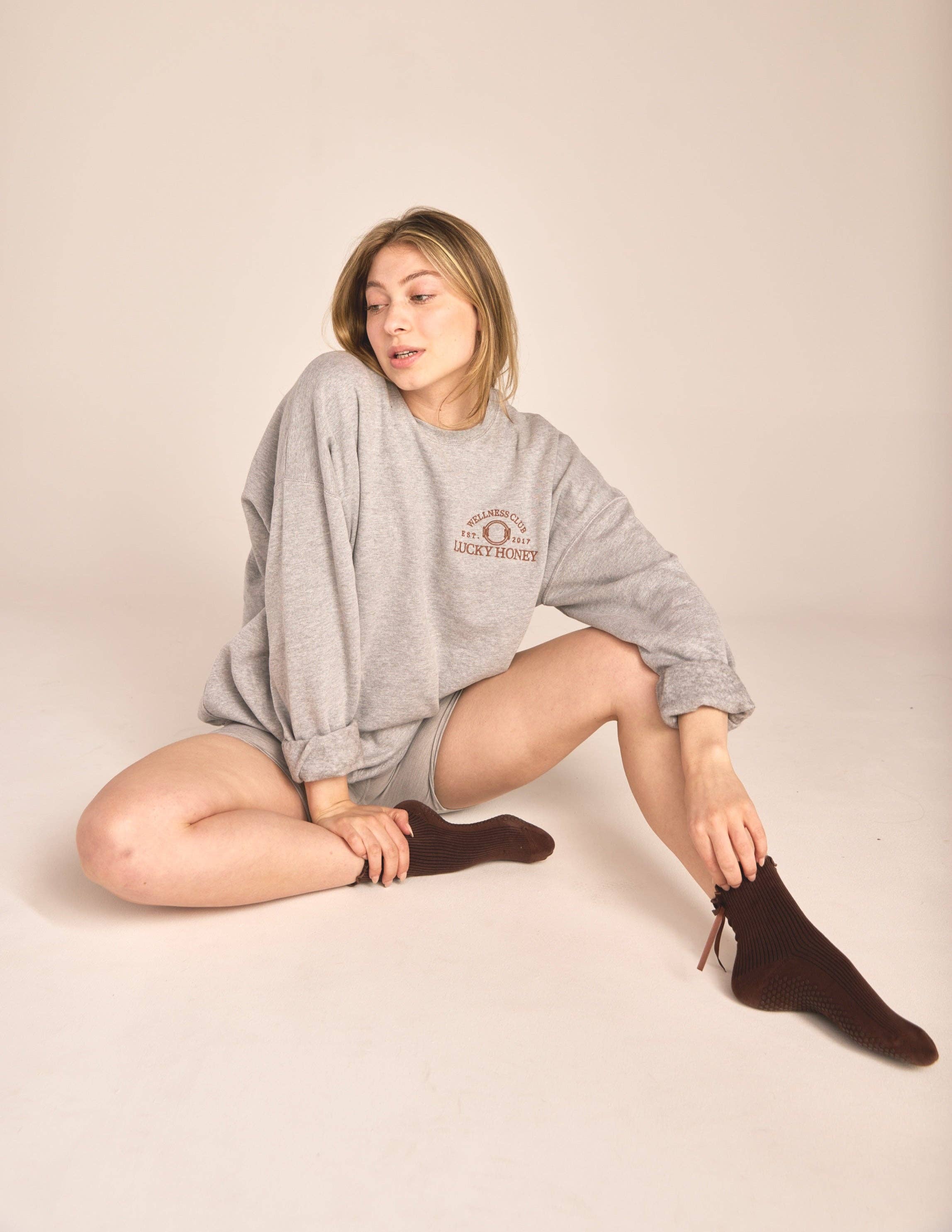 LUCKY HONEY – Engroshandel Strømper - Dame – The Juliet gripstrømpe med flæsekant og satin sløjfe25