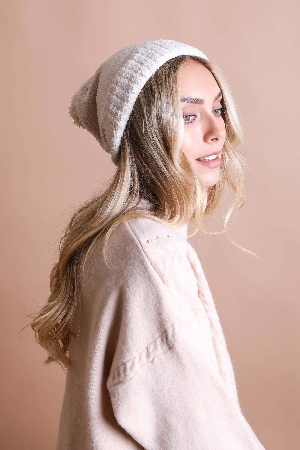 Leto Accessories – wholesale Mössa - Dam – Mysig Boucle Pom Beanie - Perfekt för höst- och vintervärme2