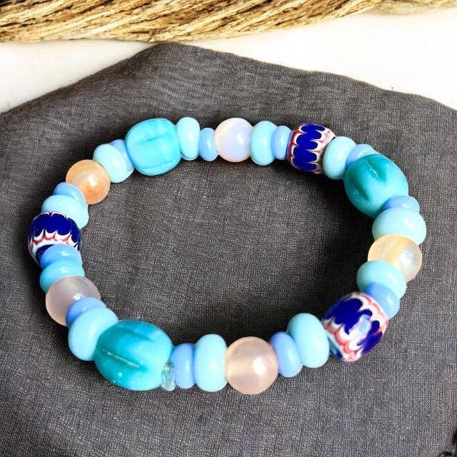 Bracciale « NEFERTITI » con perle africane e corniola per la vendita all'ingrosso da parte di TOURMALYN