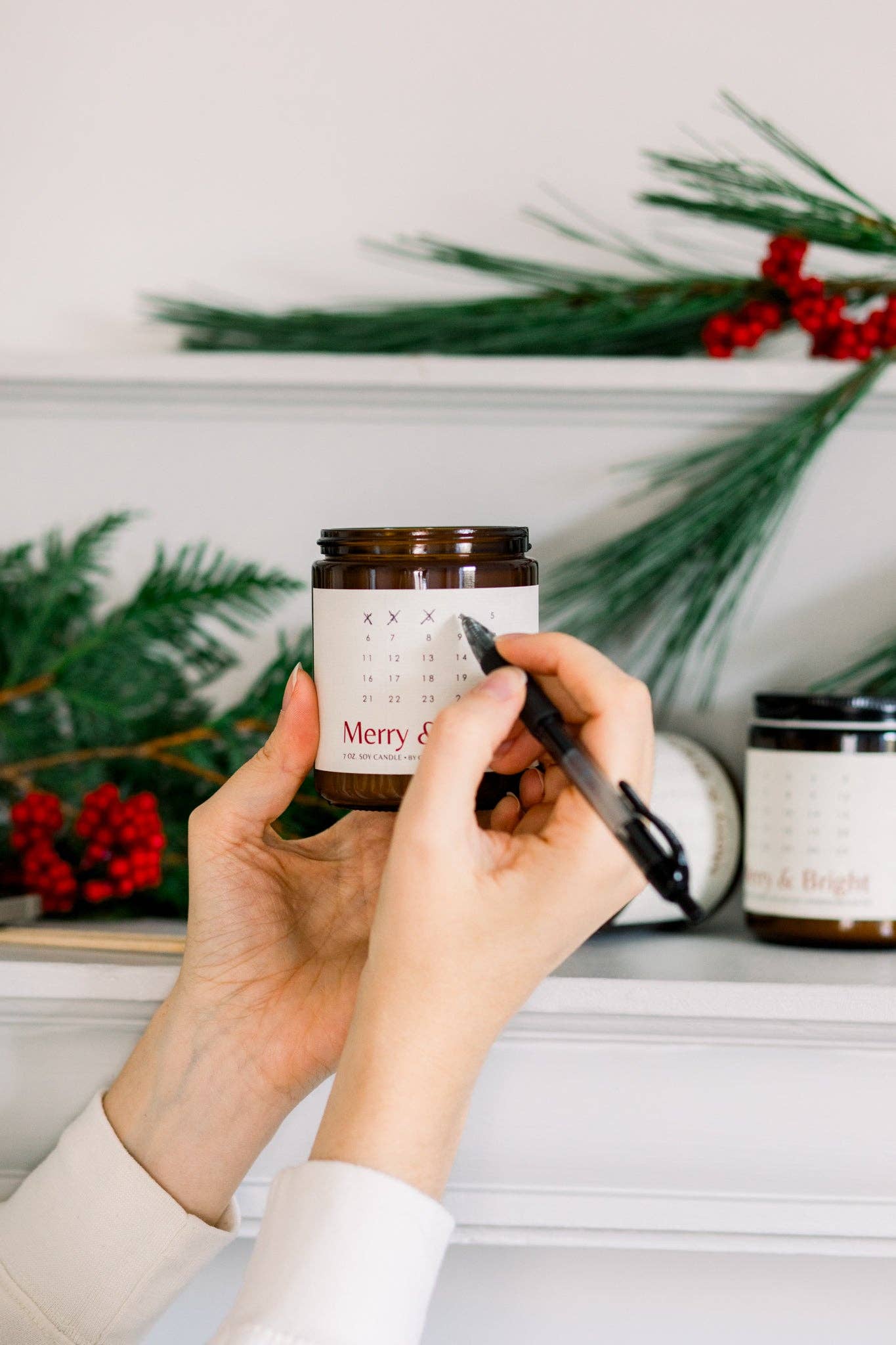 By Caley Joy – Großhandel Kerze im Glas / gefüllte Kerze – Adventskalenderkerze - 24 Tage Feiertagsglanz4