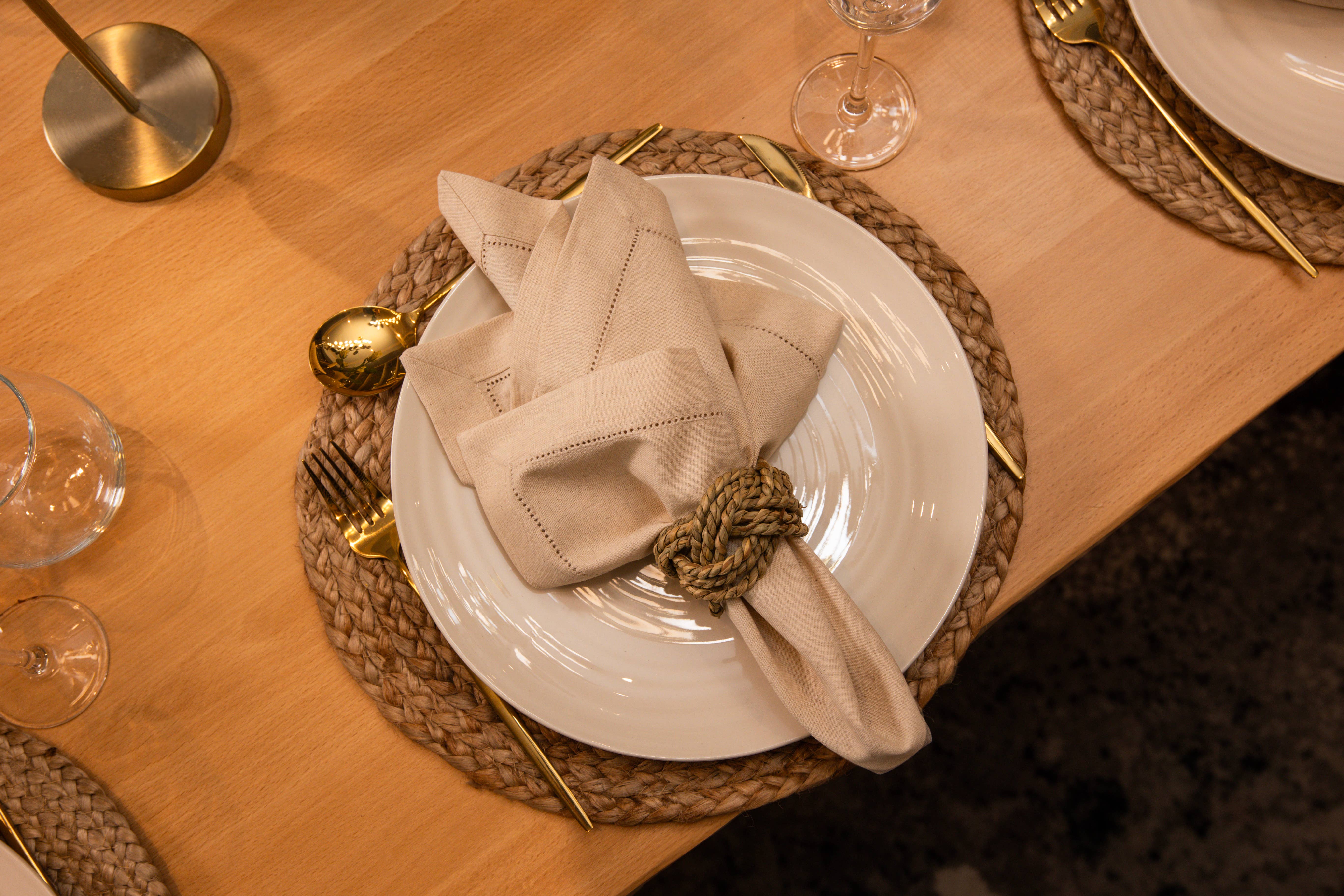 Top Tables Retail – wholesale Placemat – Round Jute Placemats - Natural • Set of 24