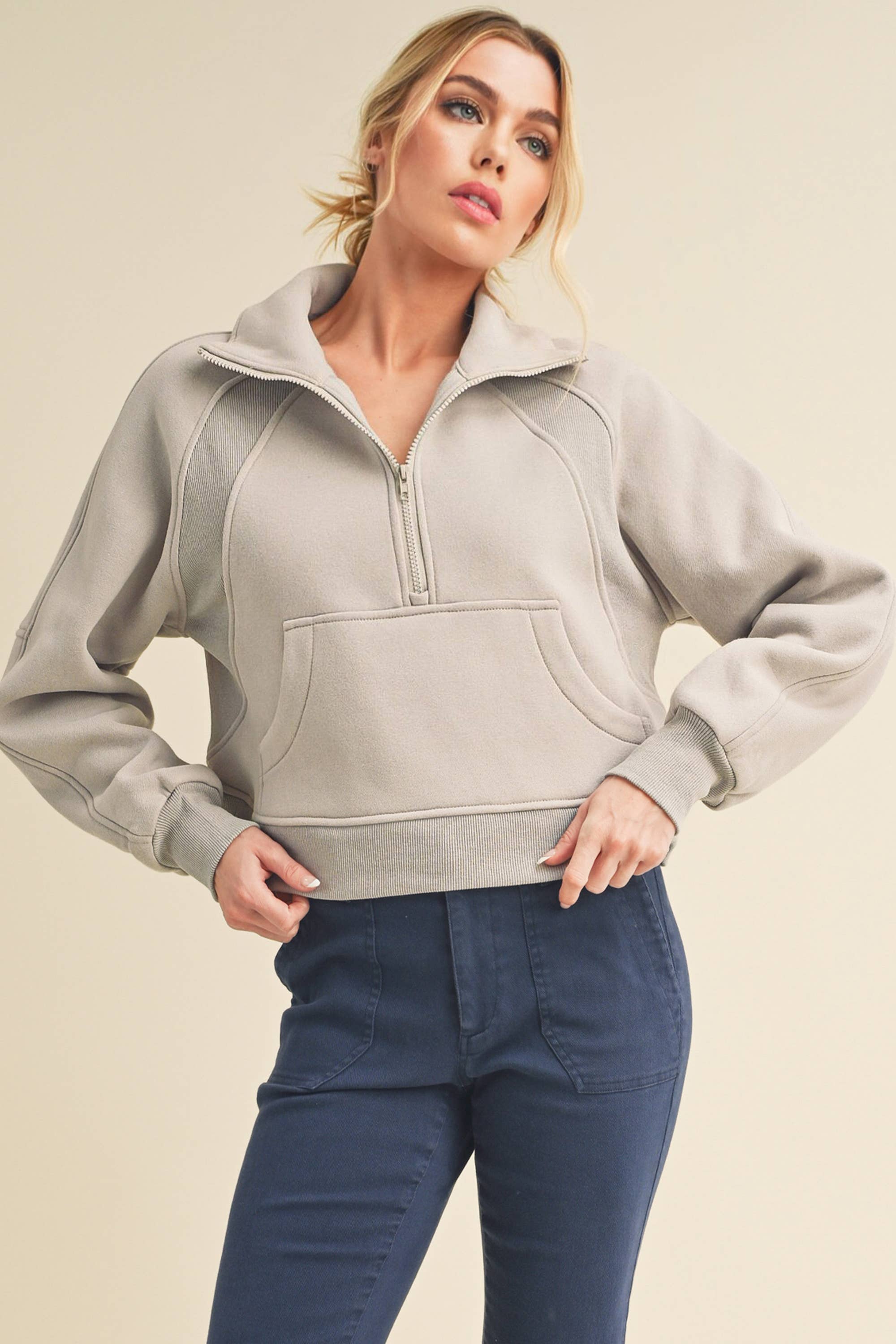 AEMI + CO - Wholesale Sweatshirt - Dames - 950CK Duif, trechterhals, halve ritssluiting, 25