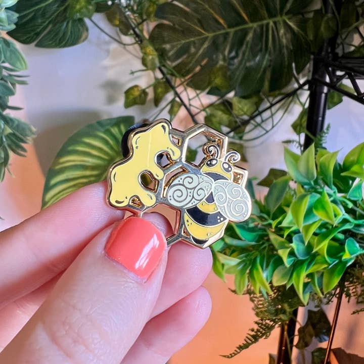 SwirliNyx – wholesale Lapel pin/button – Honey Bee Enamel Pin5
