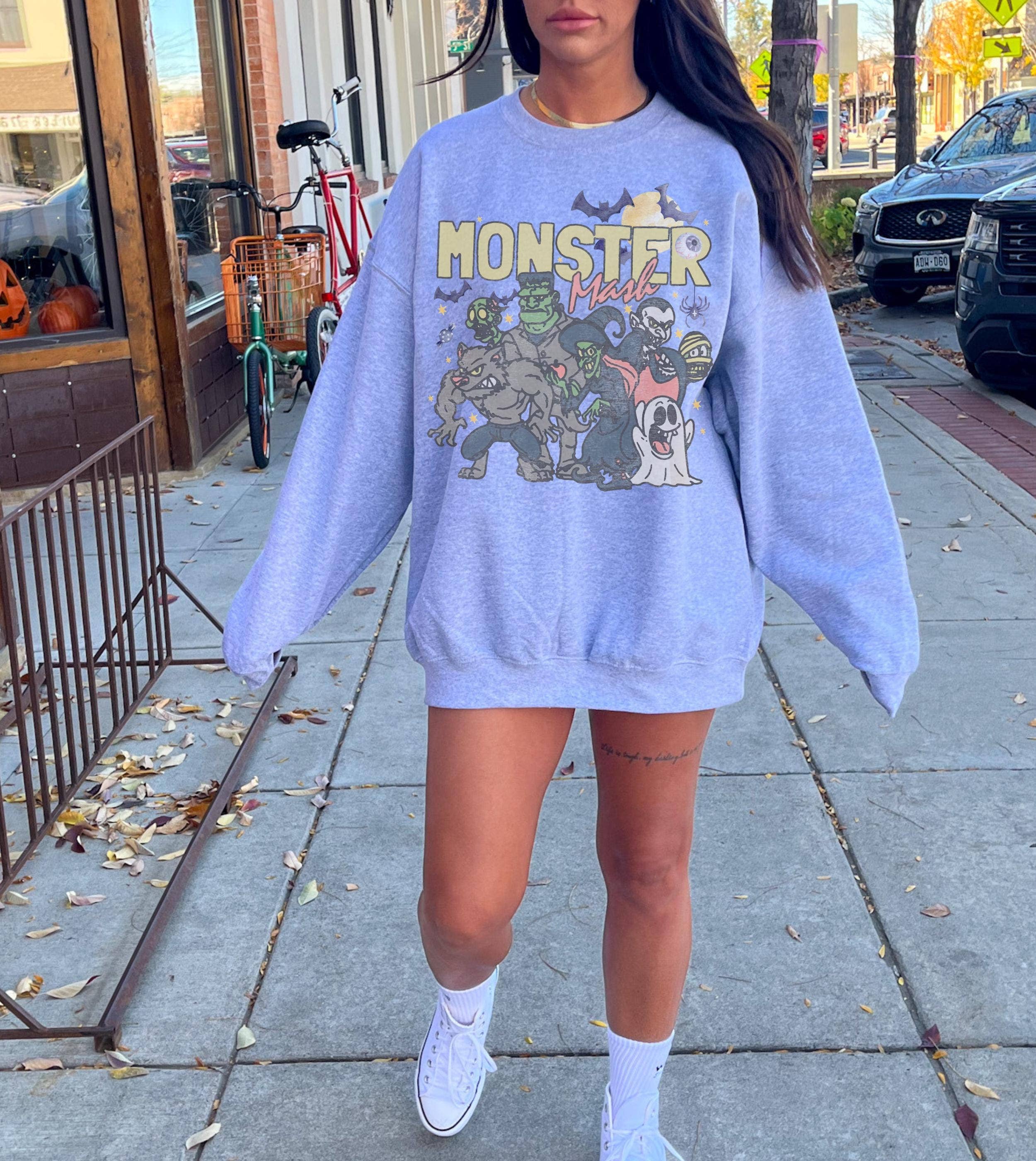 Monday Muse - Vente Sweat-shirt à imprimés – femme - Chandail à col rond Monster Mash rétro des années 90, Y2k Halloween7