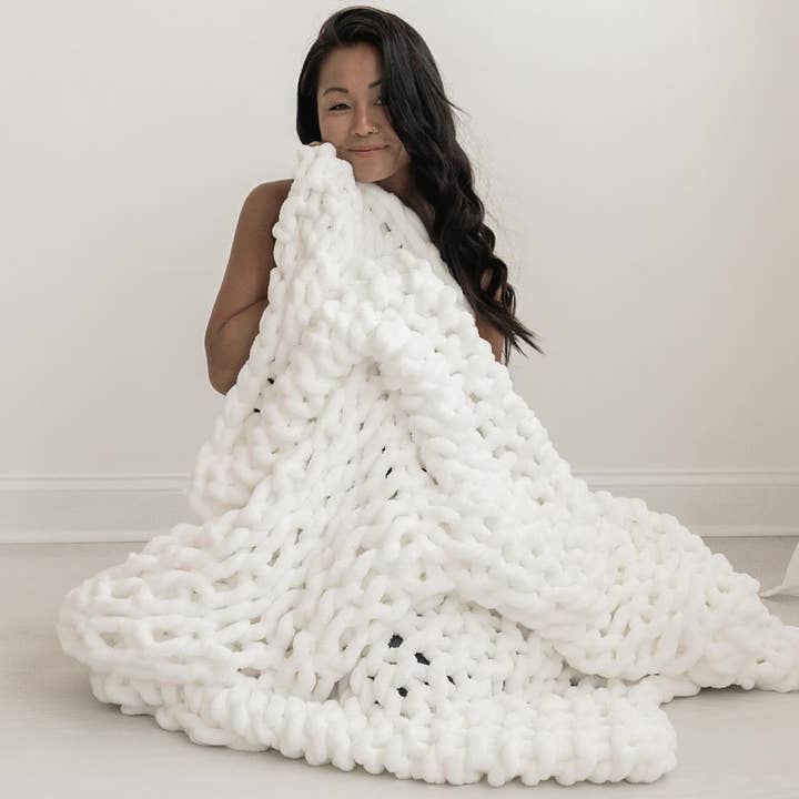 BIG LOViE - Wholesale Throw Blanket - Infinite Chunky Knit Blanket | Minky | Big