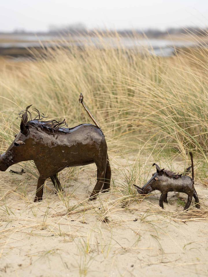 Gartenkunst aus recyceltem Metall - Kleines Warzenschwein für den Großhandel von chi-africa