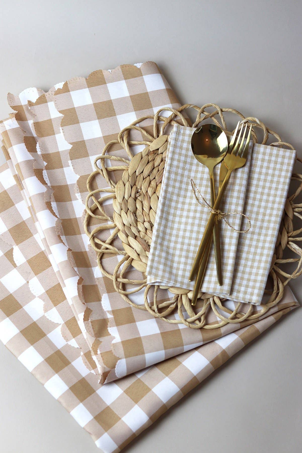 SUN AND DAY - Wholesale Tablecloth - Gingham Check Scallop Edge Tablecloth 2.2M X 1.4M1