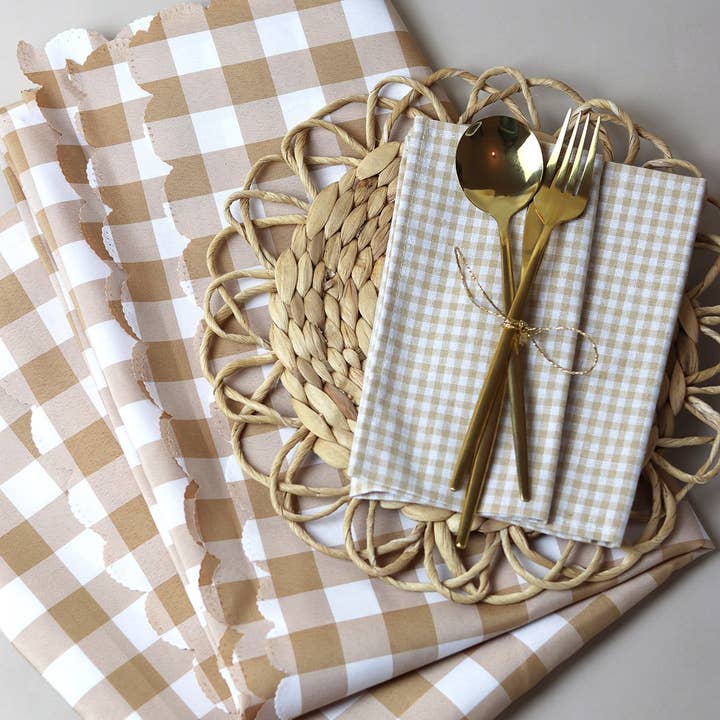 SUN AND DAY - Wholesale Tablecloth - Gingham Check Scallop Edge Tablecloth 2.2M X 1.4M1