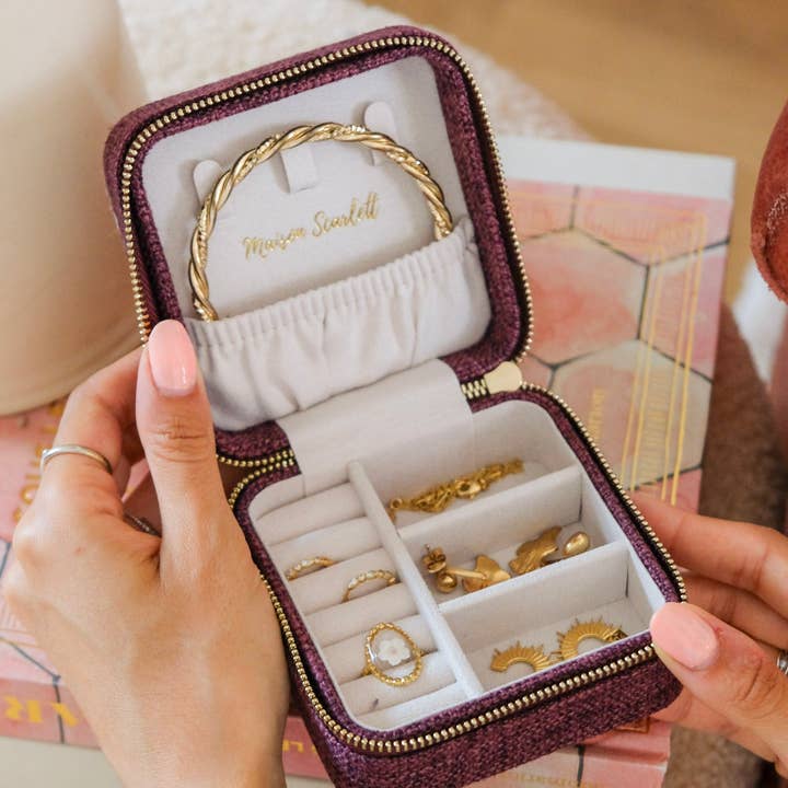 Maison Scarlett - Wholesale Jewelry Box/Organizer - Corinne linen travel jewelry box9